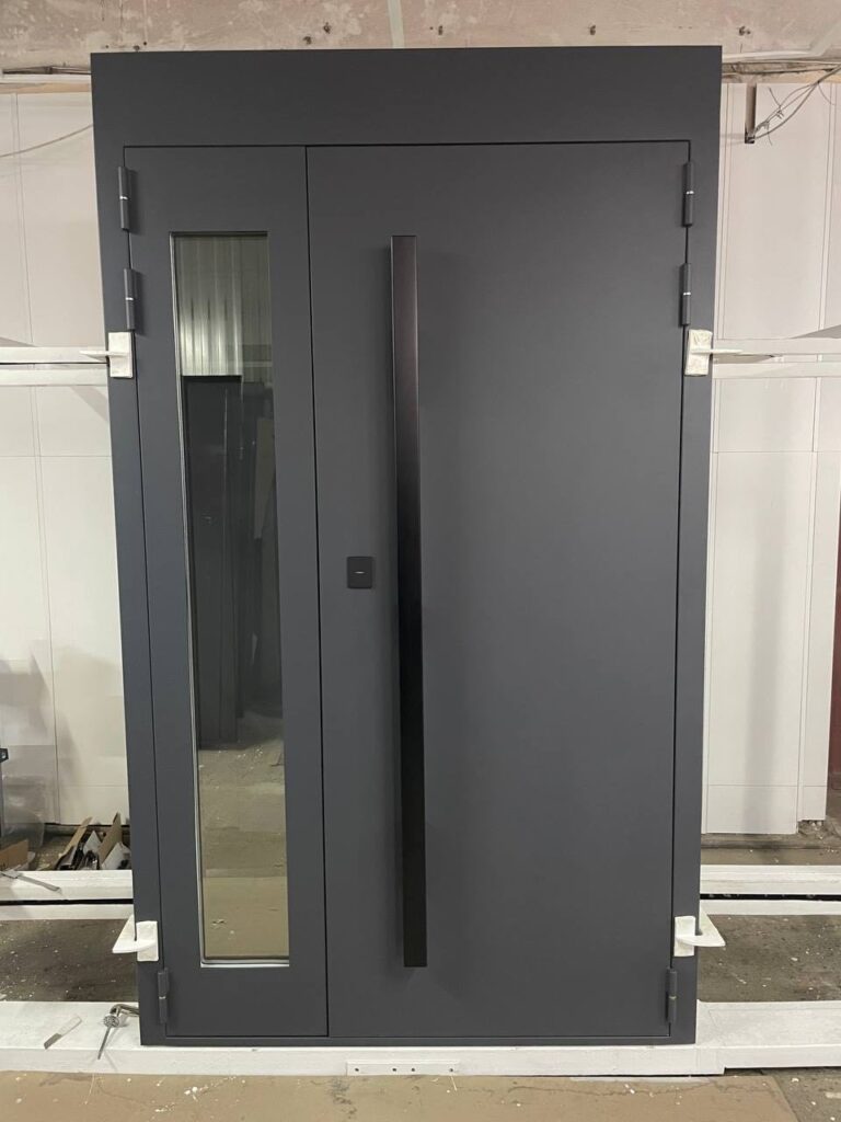 Дверь в частный дом с терморазрывом на заказ